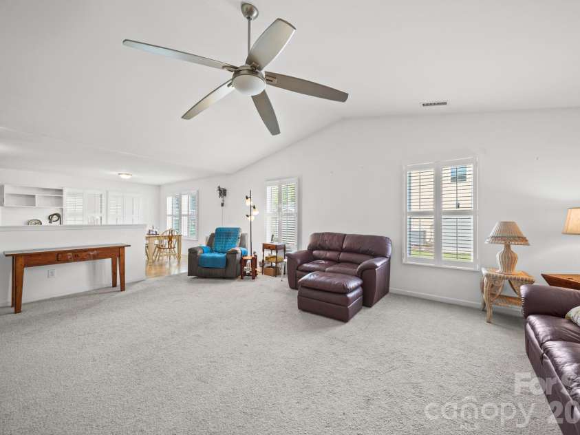 627 Smokehouse Lane, Albemarle, NC 28001.  MLS# CAR4412094, YatesRealty ID 31194. Great Room