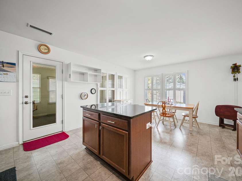 627 Smokehouse Lane, Albemarle, NC 28001.  MLS# CAR4412094, YatesRealty ID 31194. Kitchen Island