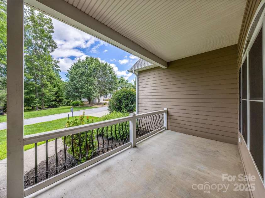 9 Foggy Glen Drive, Arden, NC 28704.  MLS# CAR4283616, YatesRealty ID 31194. 