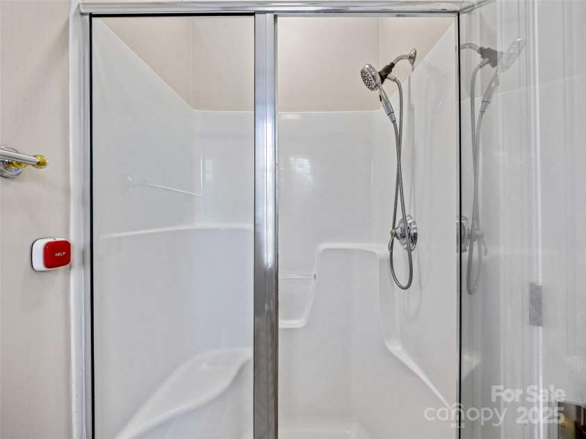 9 Foggy Glen Drive, Arden, NC 28704.  MLS# CAR4283616, YatesRealty ID 31194. 