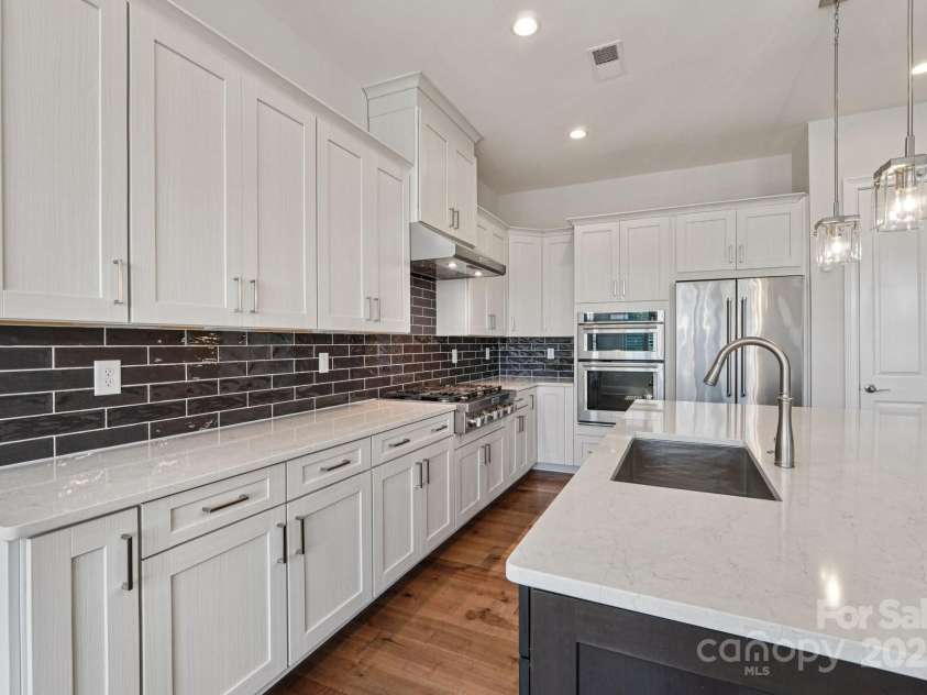 45528 Misty Bluff Drive, Charlotte, NC 28278.  MLS# CAR4285135, YatesRealty ID 31195. 