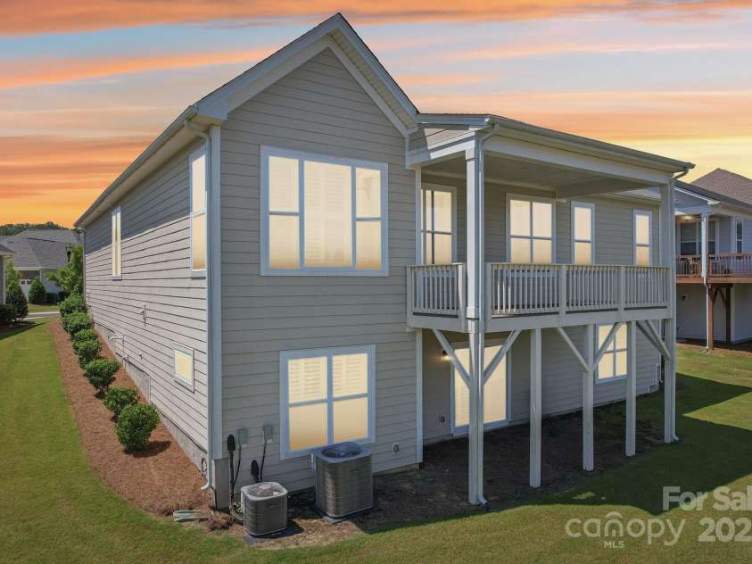 45528 Misty Bluff Drive, Charlotte, NC 28278.  MLS# CAR4285135, YatesRealty ID 31195. 