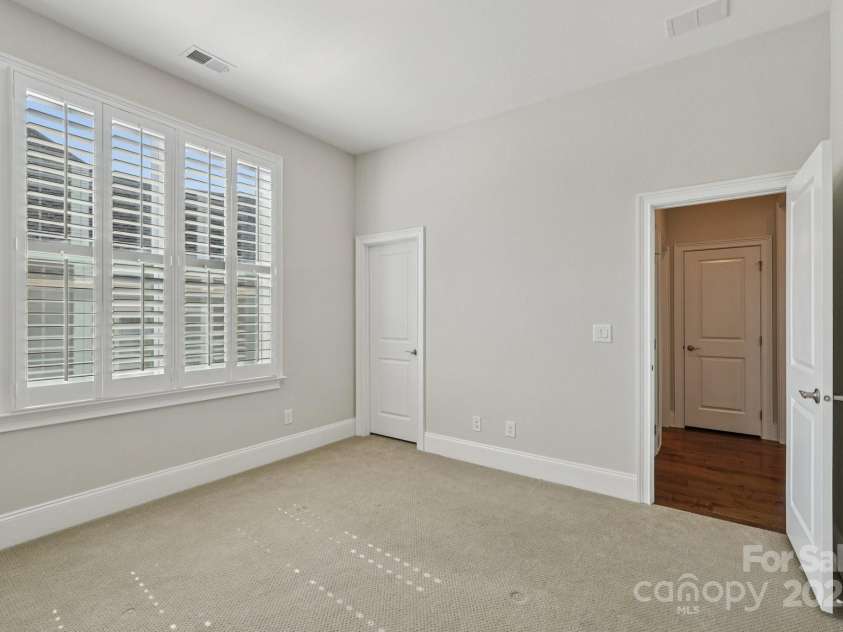 45528 Misty Bluff Drive, Charlotte, NC 28278.  MLS# CAR4285135, YatesRealty ID 31195. Guest bedroom on main level