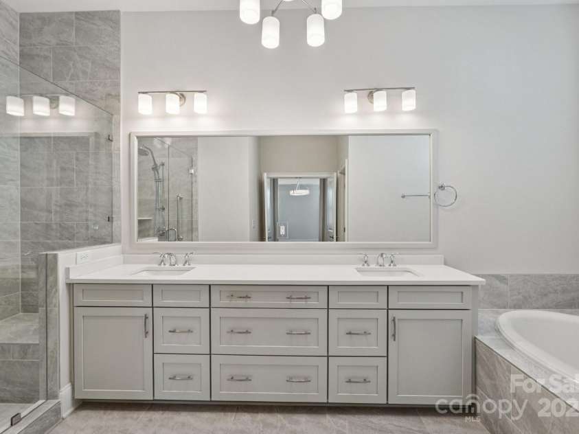 45528 Misty Bluff Drive, Charlotte, NC 28278.  MLS# CAR4285135, YatesRealty ID 31195. Primary bathroom