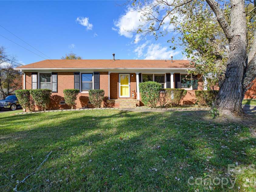 9313 Trinity Road, Charlotte, NC 28216.  MLS# CAR4393503, YatesRealty ID 31195. 