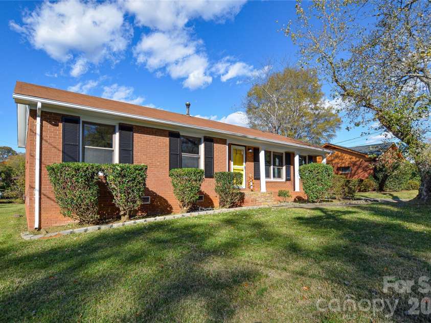 9313 Trinity Road, Charlotte, NC 28216.  MLS# CAR4393503, YatesRealty ID 31195. 