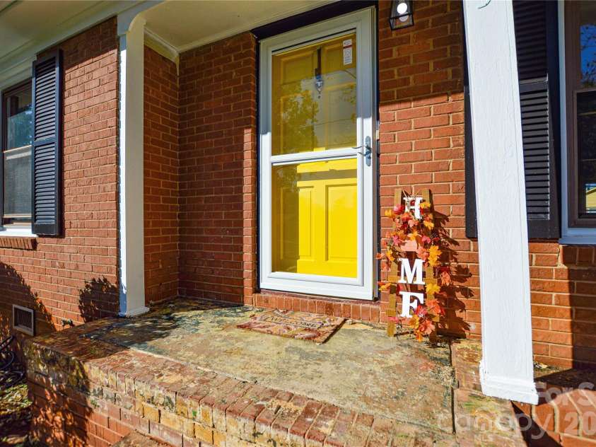 9313 Trinity Road, Charlotte, NC 28216.  MLS# CAR4393503, YatesRealty ID 31195. 