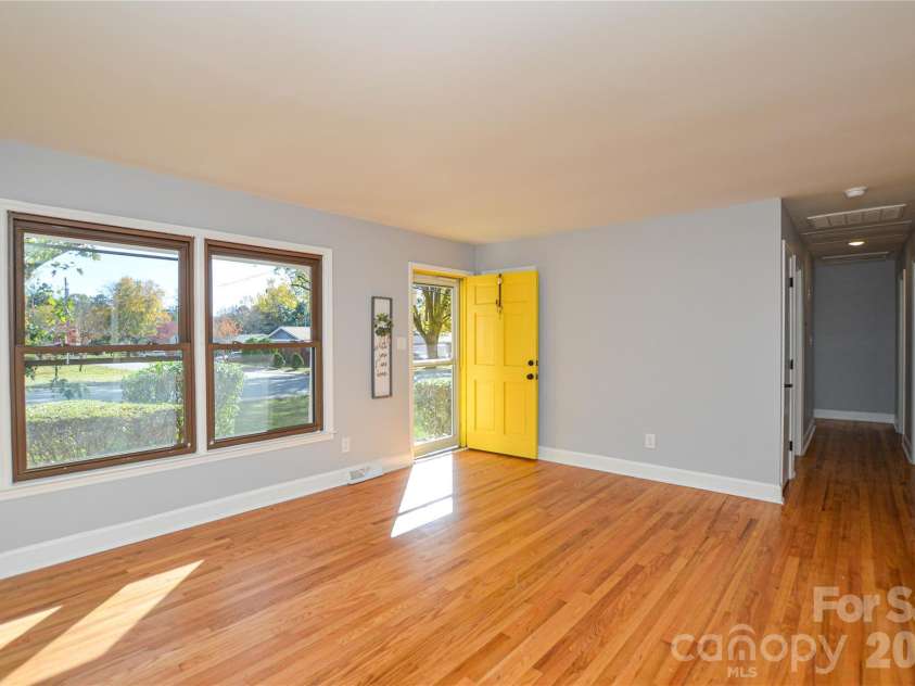9313 Trinity Road, Charlotte, NC 28216.  MLS# CAR4393503, YatesRealty ID 31195. 