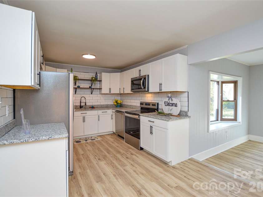 9313 Trinity Road, Charlotte, NC 28216.  MLS# CAR4393503, YatesRealty ID 31195. 