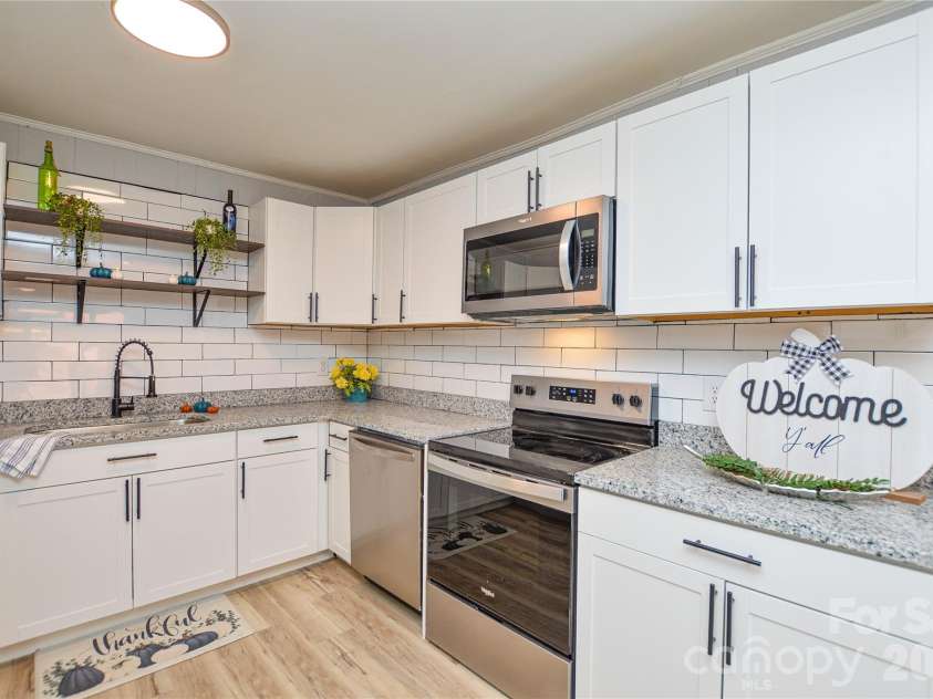 9313 Trinity Road, Charlotte, NC 28216.  MLS# CAR4393503, YatesRealty ID 31195. 