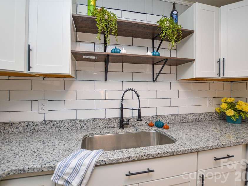 9313 Trinity Road, Charlotte, NC 28216.  MLS# CAR4393503, YatesRealty ID 31195. 