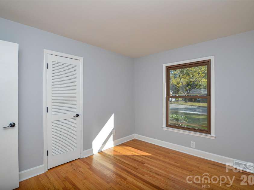 9313 Trinity Road, Charlotte, NC 28216.  MLS# CAR4393503, YatesRealty ID 31195. 