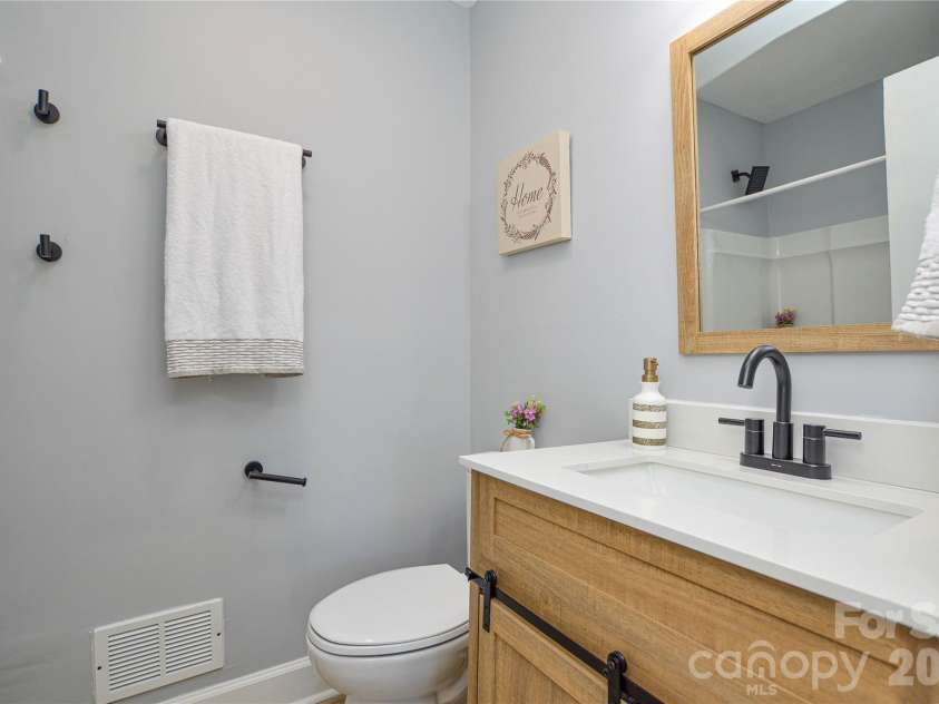 9313 Trinity Road, Charlotte, NC 28216.  MLS# CAR4393503, YatesRealty ID 31195. 