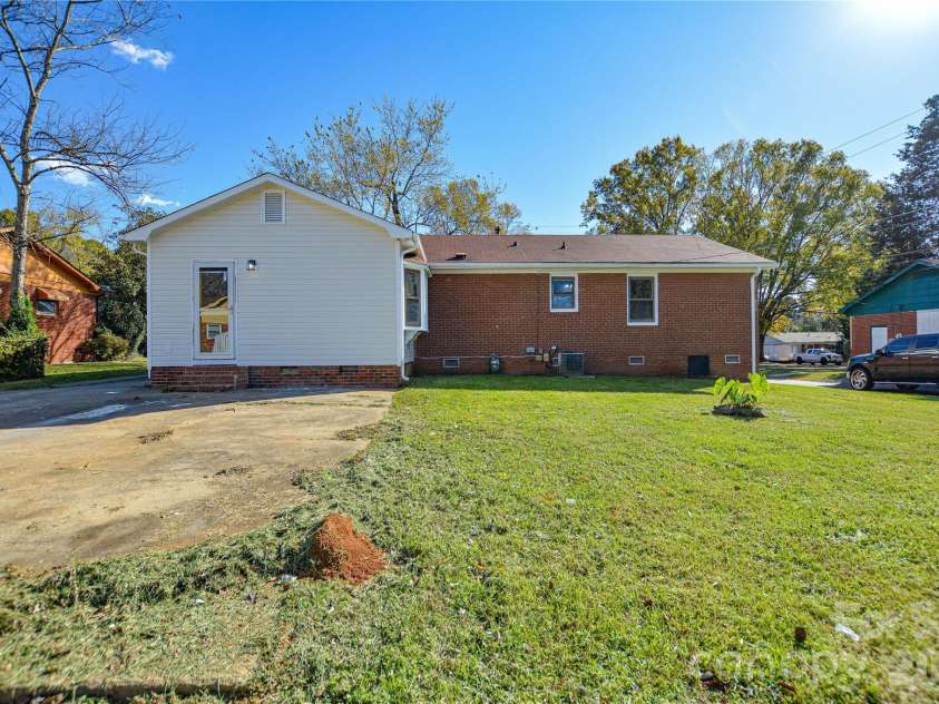 9313 Trinity Road, Charlotte, NC 28216.  MLS# CAR4393503, YatesRealty ID 31195. 