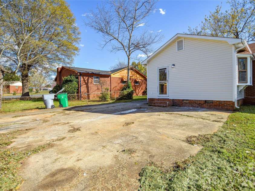 9313 Trinity Road, Charlotte, NC 28216.  MLS# CAR4393503, YatesRealty ID 31195. 