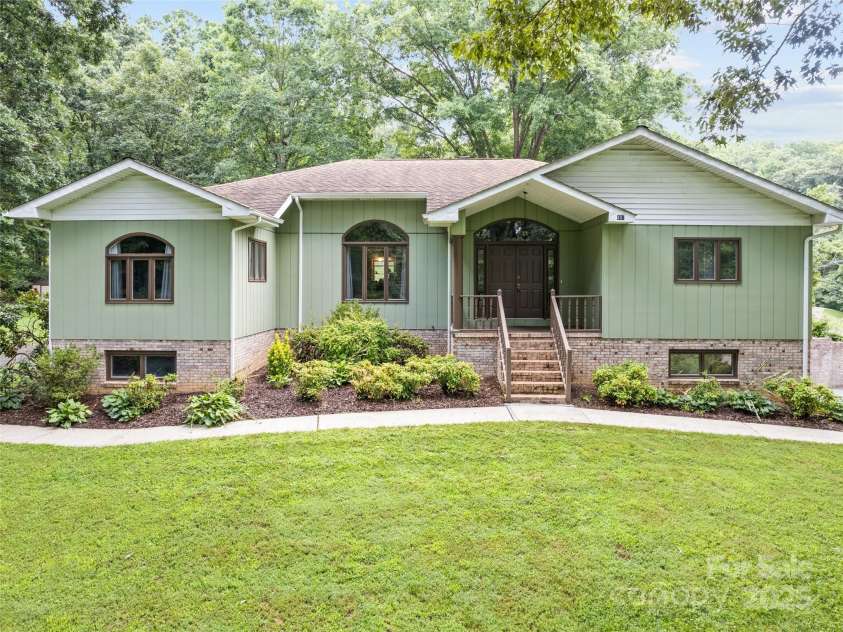 401 Nelson Street, Clyde, NC 28721.  MLS# CAR4284898, YatesRealty ID 31196. 