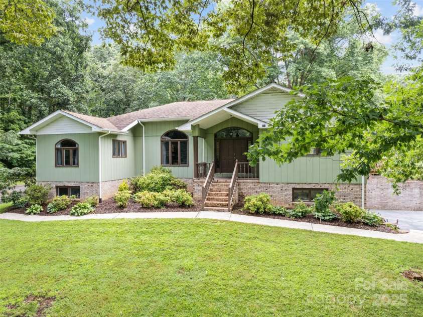 401 Nelson Street, Clyde, NC 28721.  MLS# CAR4284898, YatesRealty ID 31196. 
