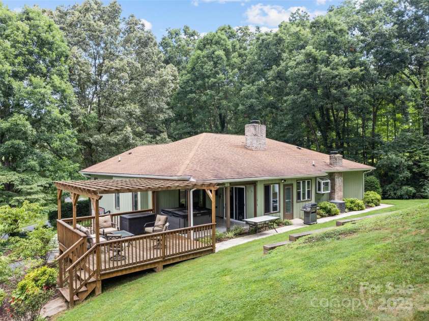 401 Nelson Street, Clyde, NC 28721.  MLS# CAR4284898, YatesRealty ID 31196. 