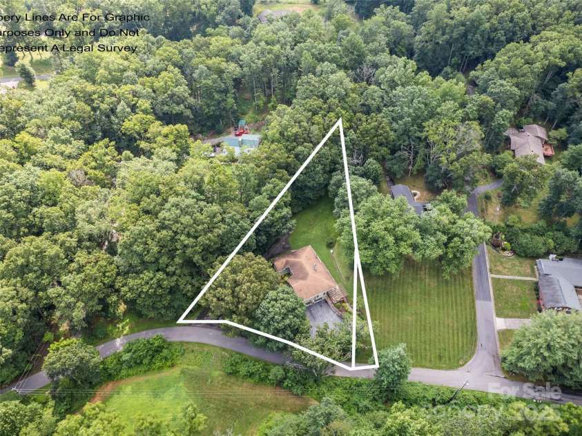 401 Nelson Street, Clyde, NC 28721.  MLS# CAR4284898, YatesRealty ID 31196. 