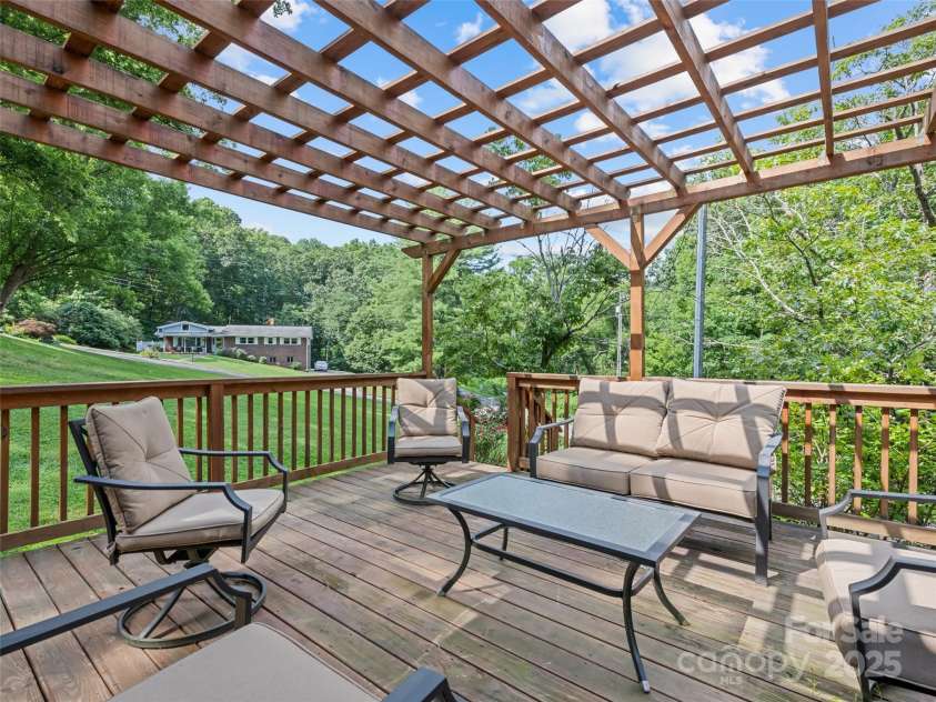 401 Nelson Street, Clyde, NC 28721.  MLS# CAR4284898, YatesRealty ID 31196. 