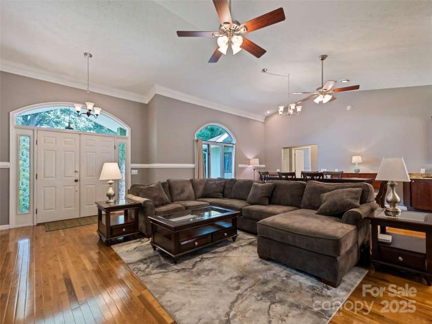 401 Nelson Street, Clyde, NC 28721.  MLS# CAR4284898, YatesRealty ID 31196. 