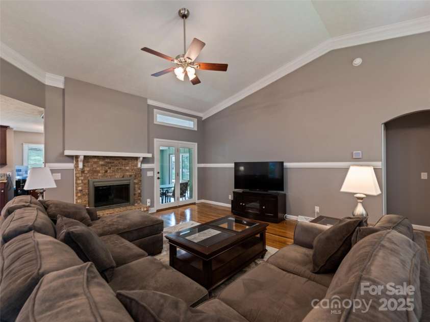 401 Nelson Street, Clyde, NC 28721.  MLS# CAR4284898, YatesRealty ID 31196. 