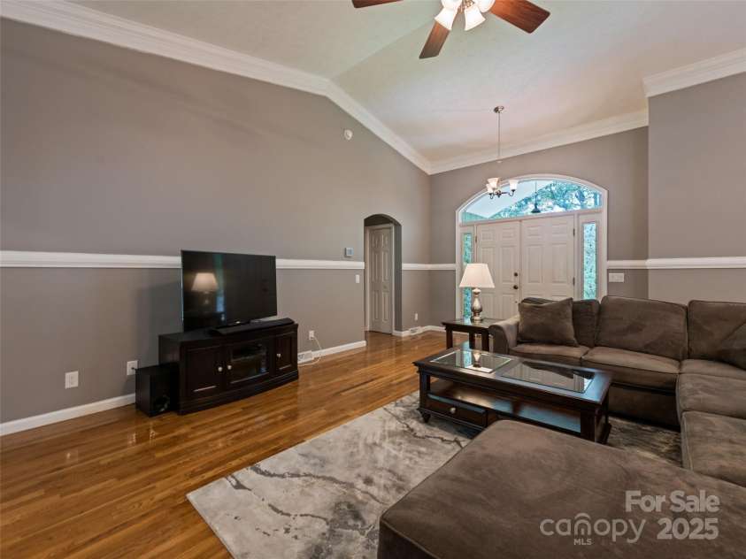 401 Nelson Street, Clyde, NC 28721.  MLS# CAR4284898, YatesRealty ID 31196. 