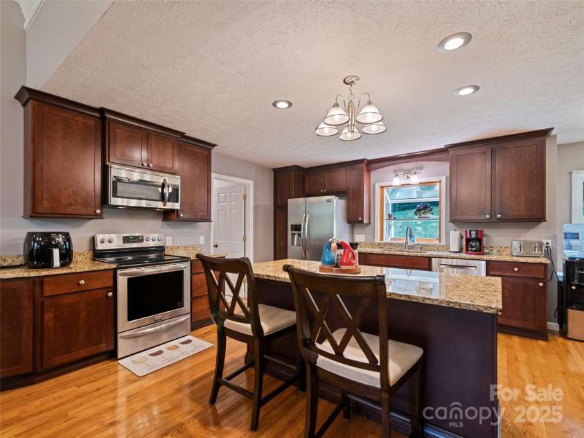 401 Nelson Street, Clyde, NC 28721.  MLS# CAR4284898, YatesRealty ID 31196. 