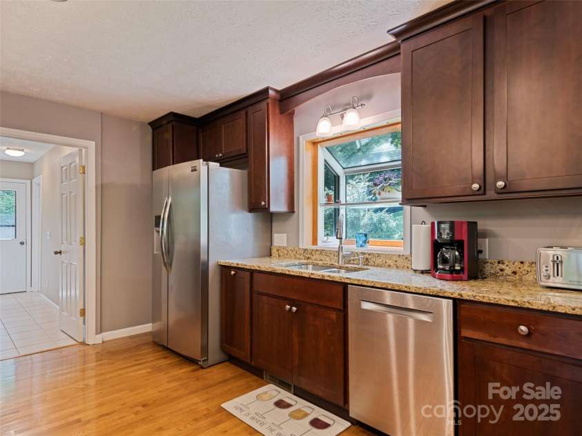 401 Nelson Street, Clyde, NC 28721.  MLS# CAR4284898, YatesRealty ID 31196. 
