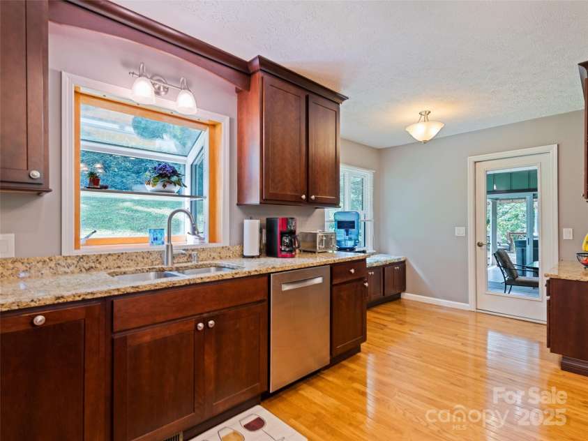 401 Nelson Street, Clyde, NC 28721.  MLS# CAR4284898, YatesRealty ID 31196. 