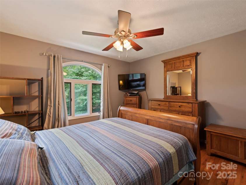 401 Nelson Street, Clyde, NC 28721.  MLS# CAR4284898, YatesRealty ID 31196. 