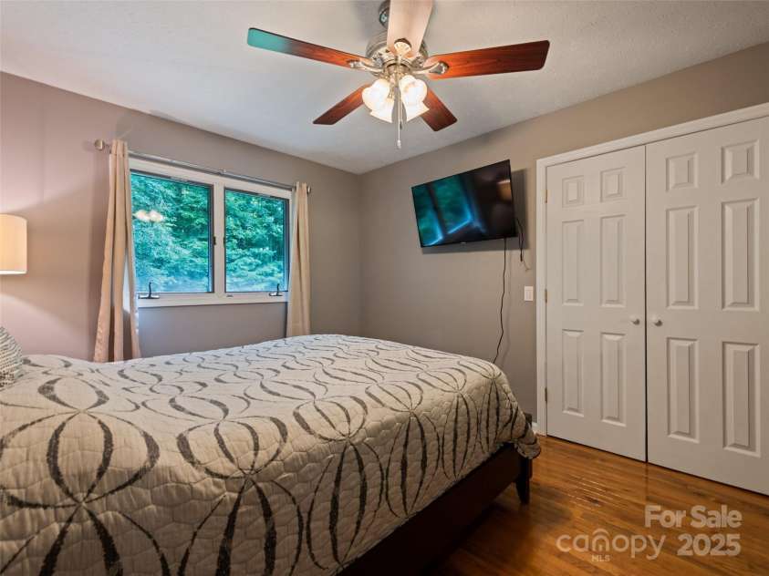 401 Nelson Street, Clyde, NC 28721.  MLS# CAR4284898, YatesRealty ID 31196. 