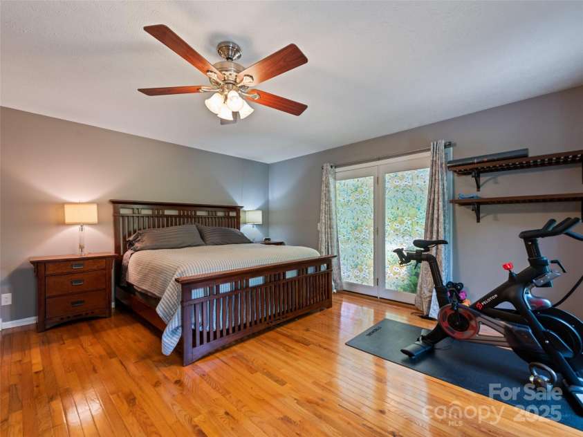 401 Nelson Street, Clyde, NC 28721.  MLS# CAR4284898, YatesRealty ID 31196. 