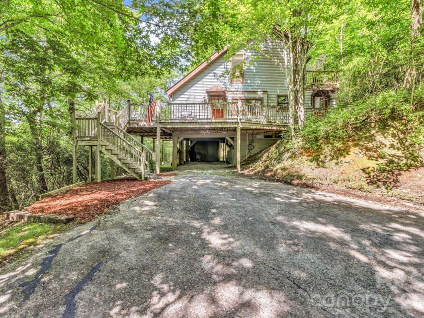 571 Tsisqua Circle, Brevard, NC 28712.  MLS# CAR4392481, YatesRealty ID 31196. 