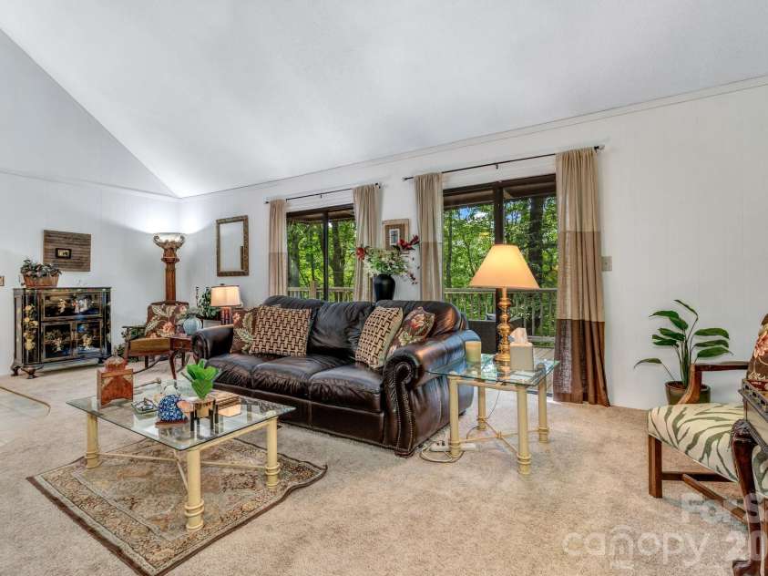 571 Tsisqua Circle, Brevard, NC 28712.  MLS# CAR4392481, YatesRealty ID 31196. 