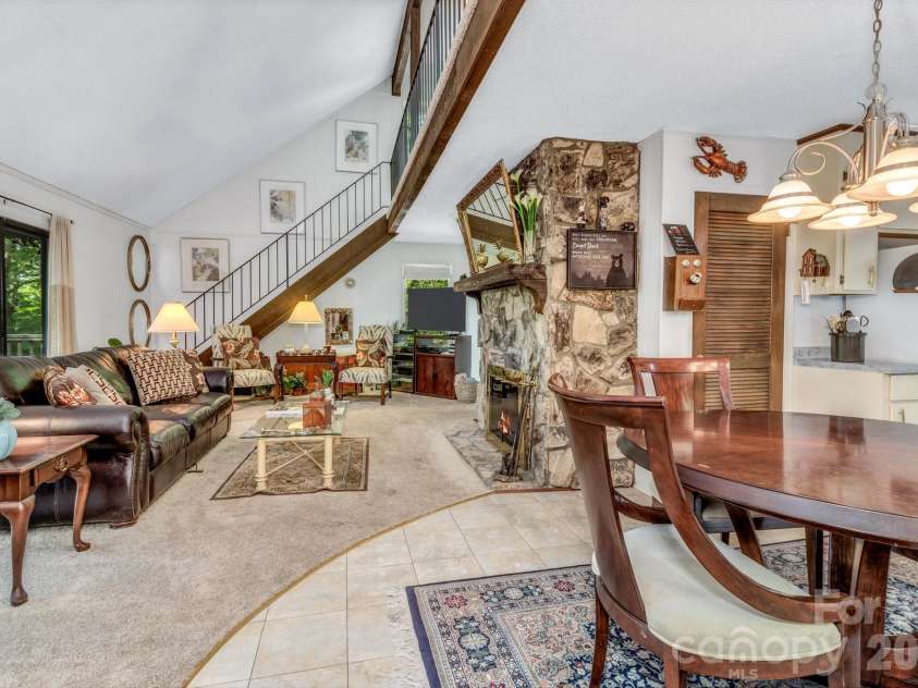 571 Tsisqua Circle, Brevard, NC 28712.  MLS# CAR4392481, YatesRealty ID 31196. 