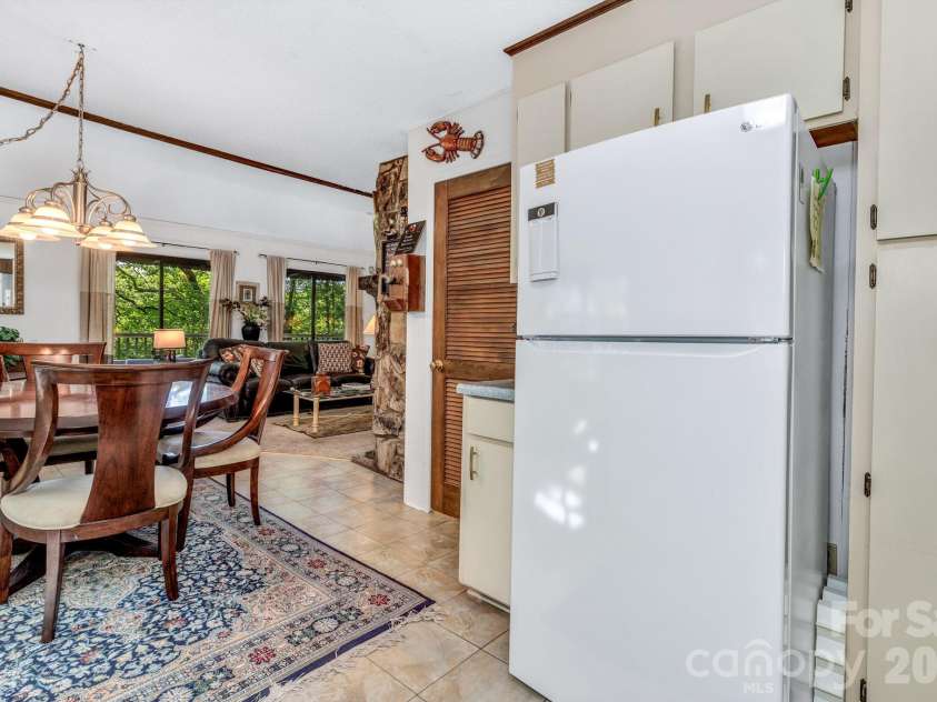 571 Tsisqua Circle, Brevard, NC 28712.  MLS# CAR4392481, YatesRealty ID 31196. 