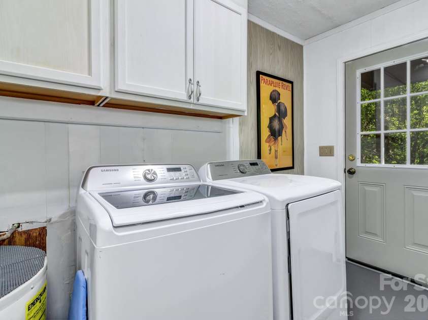 571 Tsisqua Circle, Brevard, NC 28712.  MLS# CAR4392481, YatesRealty ID 31196. 