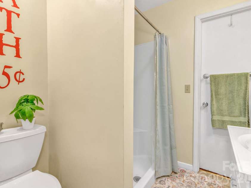 571 Tsisqua Circle, Brevard, NC 28712.  MLS# CAR4392481, YatesRealty ID 31196. 