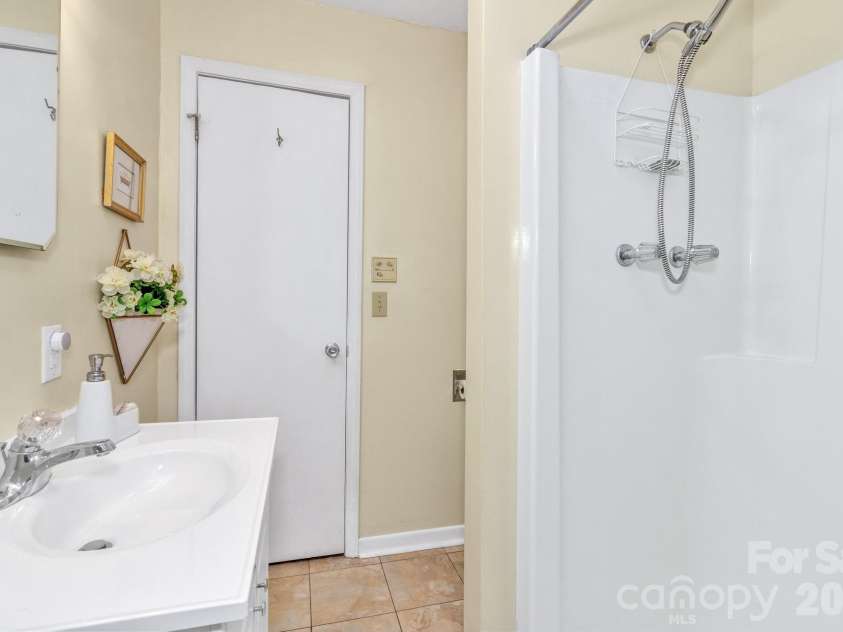 571 Tsisqua Circle, Brevard, NC 28712.  MLS# CAR4392481, YatesRealty ID 31196. 
