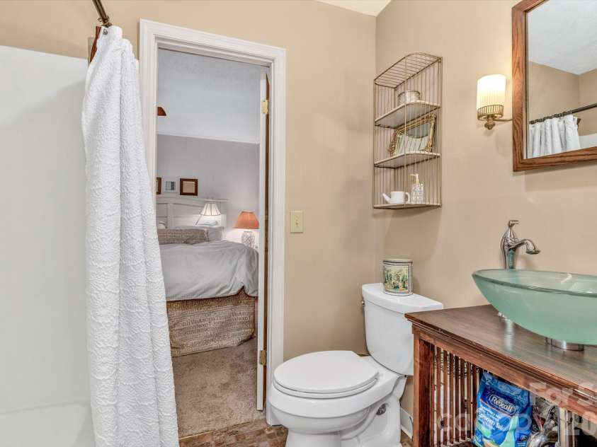 571 Tsisqua Circle, Brevard, NC 28712.  MLS# CAR4392481, YatesRealty ID 31196. 