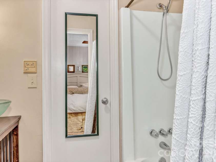 571 Tsisqua Circle, Brevard, NC 28712.  MLS# CAR4392481, YatesRealty ID 31196. 