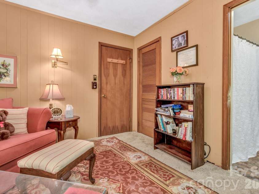 571 Tsisqua Circle, Brevard, NC 28712.  MLS# CAR4392481, YatesRealty ID 31196. 