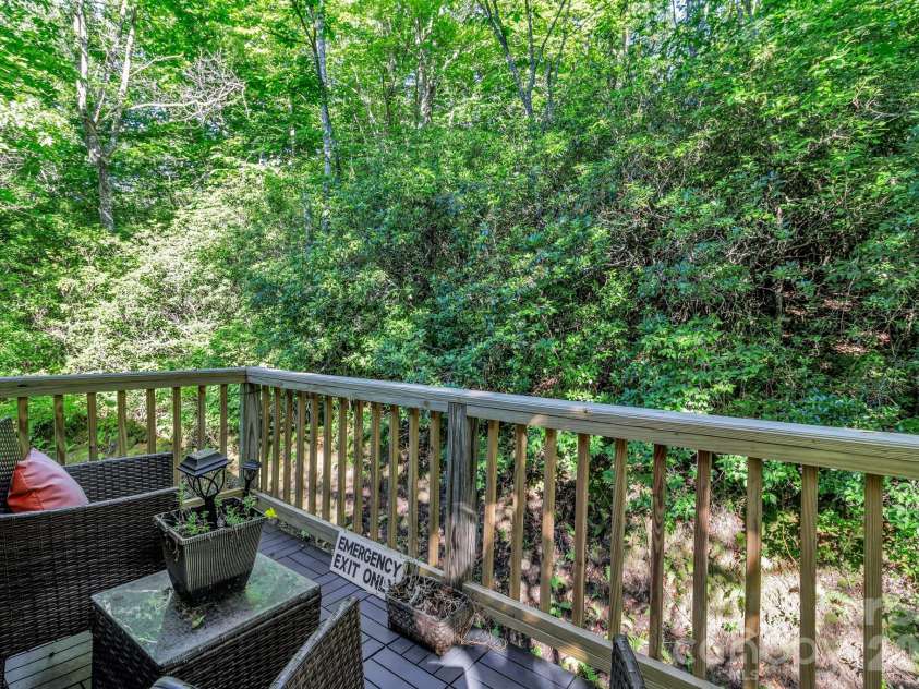 571 Tsisqua Circle, Brevard, NC 28712.  MLS# CAR4392481, YatesRealty ID 31196. 