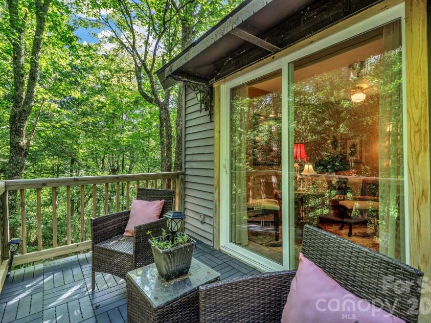 571 Tsisqua Circle, Brevard, NC 28712.  MLS# CAR4392481, YatesRealty ID 31196. 