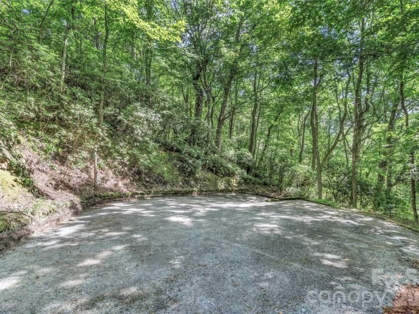 571 Tsisqua Circle, Brevard, NC 28712.  MLS# CAR4392481, YatesRealty ID 31196. 