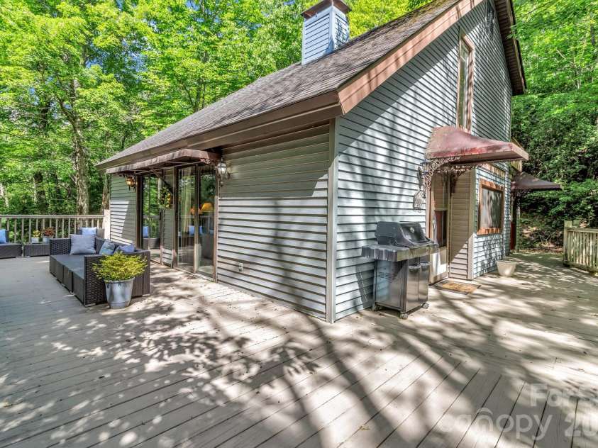 571 Tsisqua Circle, Brevard, NC 28712.  MLS# CAR4392481, YatesRealty ID 31196. 