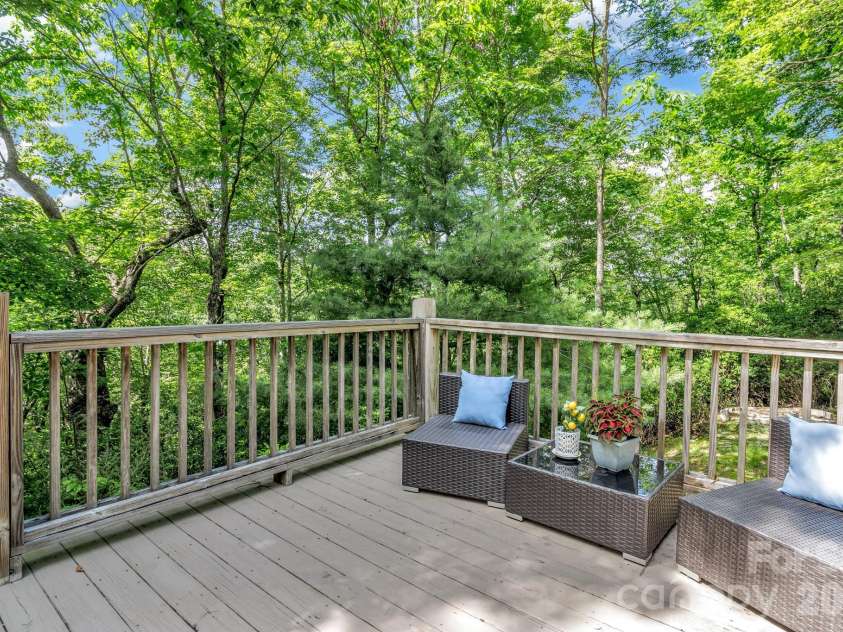 571 Tsisqua Circle, Brevard, NC 28712.  MLS# CAR4392481, YatesRealty ID 31196. 