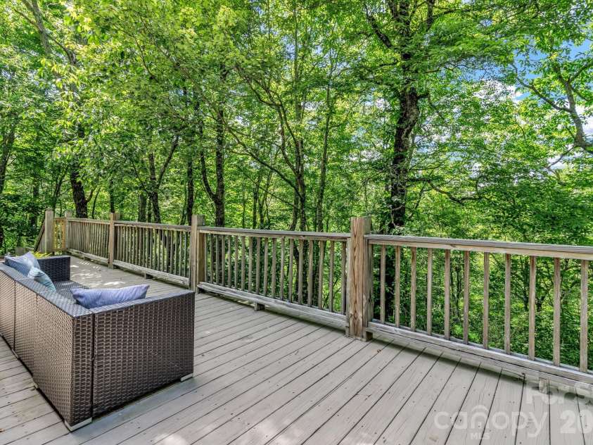 571 Tsisqua Circle, Brevard, NC 28712.  MLS# CAR4392481, YatesRealty ID 31196. 