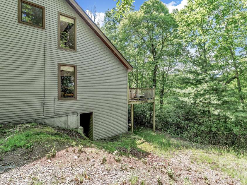 571 Tsisqua Circle, Brevard, NC 28712.  MLS# CAR4392481, YatesRealty ID 31196. 